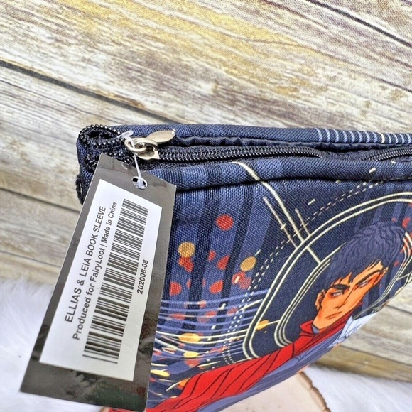 NWT FairyLoot An Ember in the Ashes Ellias & Leia Padded Book Sleeve Bag - Picture 8 of 11